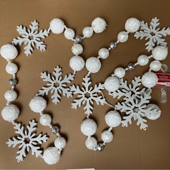 2 3-feet Michael’s Ashland Snowflakes & Balls Garlands - Picture 5 of 5